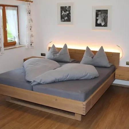 Pension Neuhausen Guest house 4*